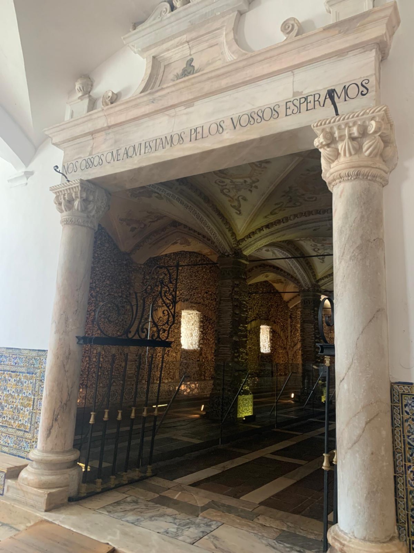 Capela dos Ossos entrance arch